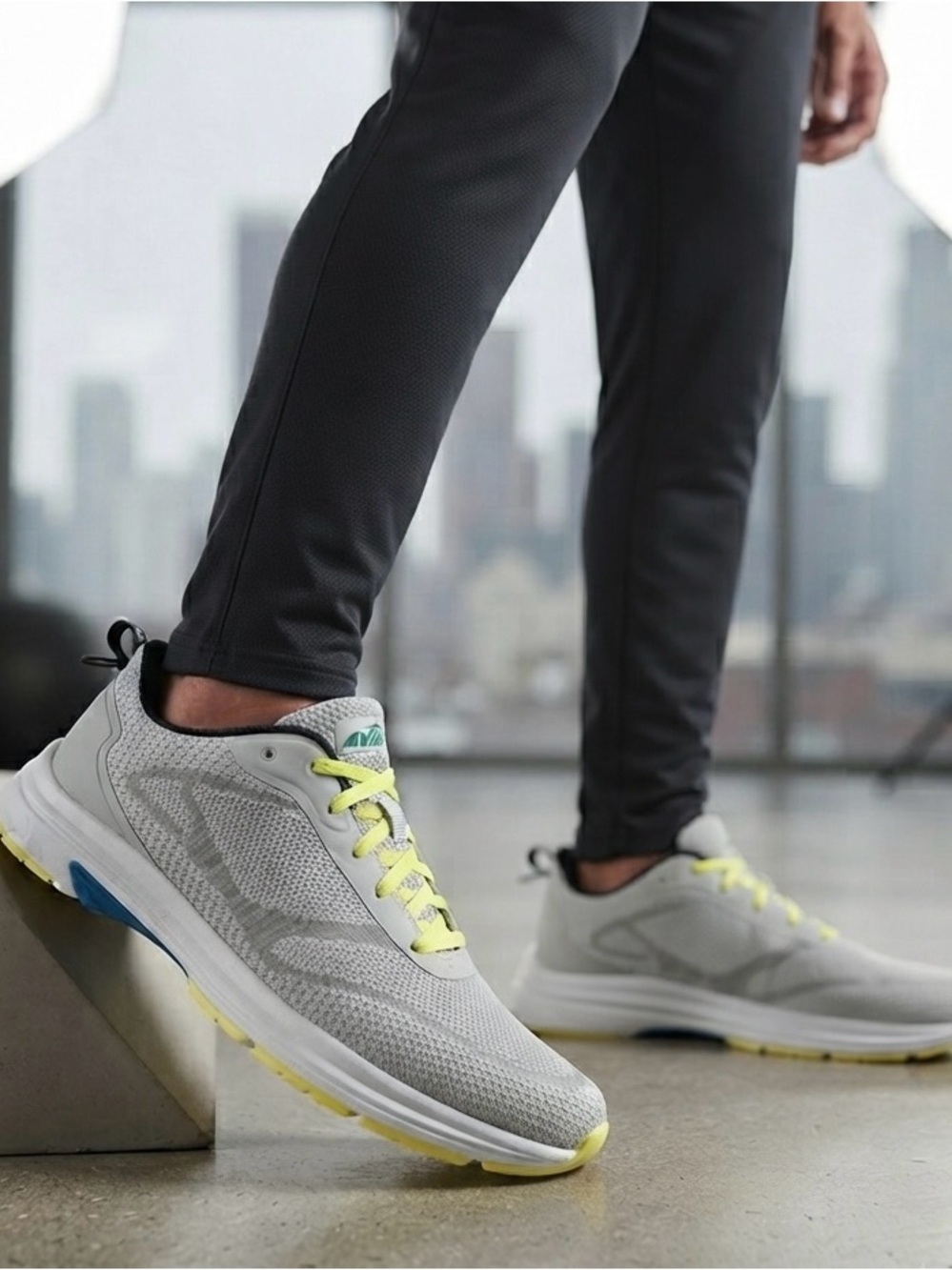 Avia Gray and Neon Yellow Men's Sneakers, size 9, New